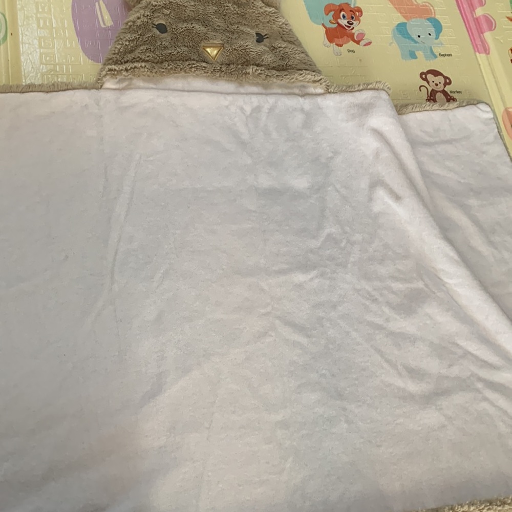 Island Cloud Baby Hooded Towel - Picture 4 of 4